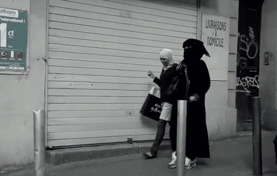 Just the face : sous le niqab, une femme