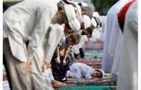 prière dans une mosquéze