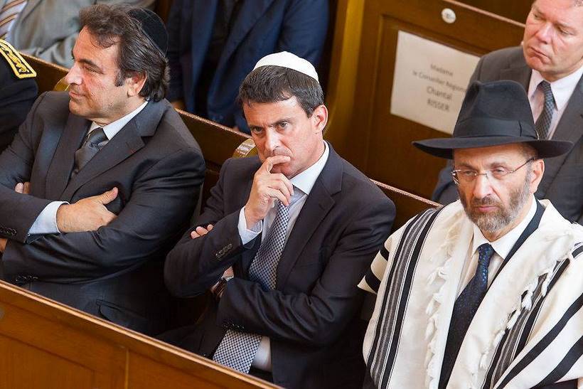 http://www.ajib.fr/wp-content/uploads/2013/04/manuel-valls-synagogue.jpg