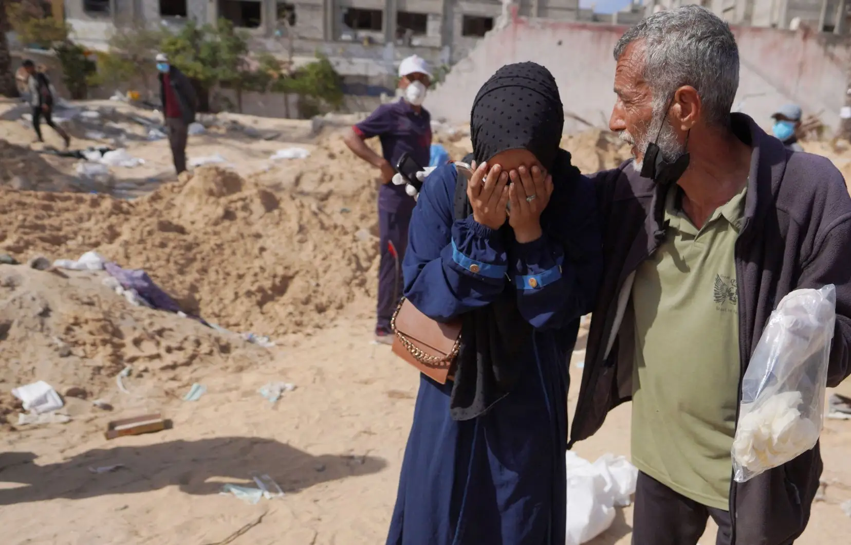 Horreur : découverte de fosses communes à Gaza.
