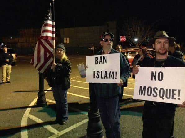 mosque-protest