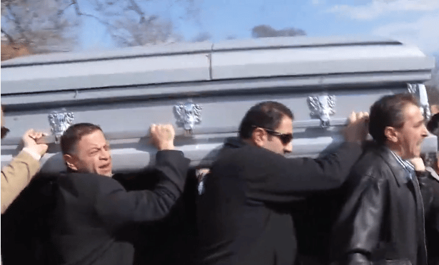 Vidéo émouvantes des funérailles des étudiants musulmans assassinés à Chapel Hill