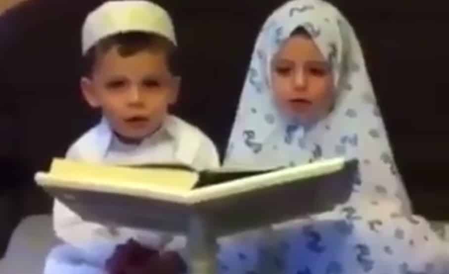 La magnifique récitation de la sourate Al-Ikhlas par ces enfants ! La magnifique récitation de la sourate Al-Ikhlas par ces enfants !