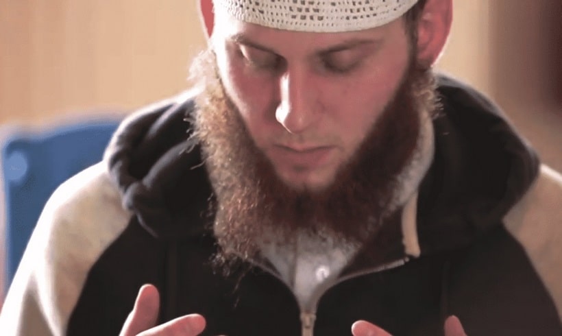 Peut-on accrocher aux murs des cadres avec le nom d’Allah ou avec des versets du Coran ? Peut-on accrocher aux murs des cadres avec le nom d’Allah ou avec des versets du Coran ?