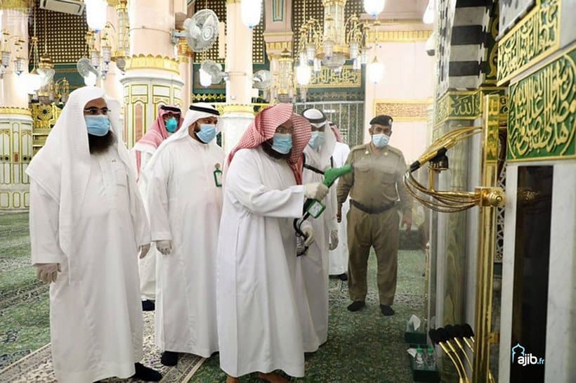 [Coup de coeur] Cheikh Al-Soudais participe à l'effort collectif de grand nettoyage