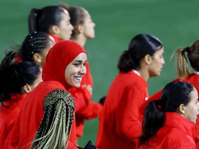 Nouhaila Benzina et Heba Saadieh, pionnières voilées au Mondial de football féminin Nouhaila Benzina et Heba Saadieh, pionnières voilées au Mondial de football féminin